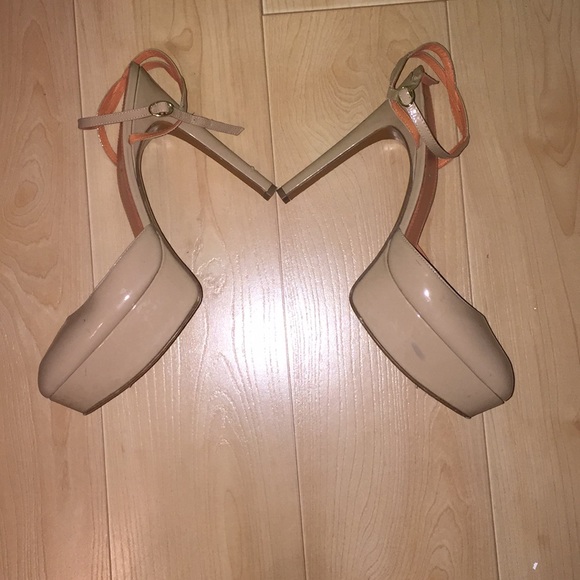 Via Spiga cream patent platform pumps - Picture 3 of 8